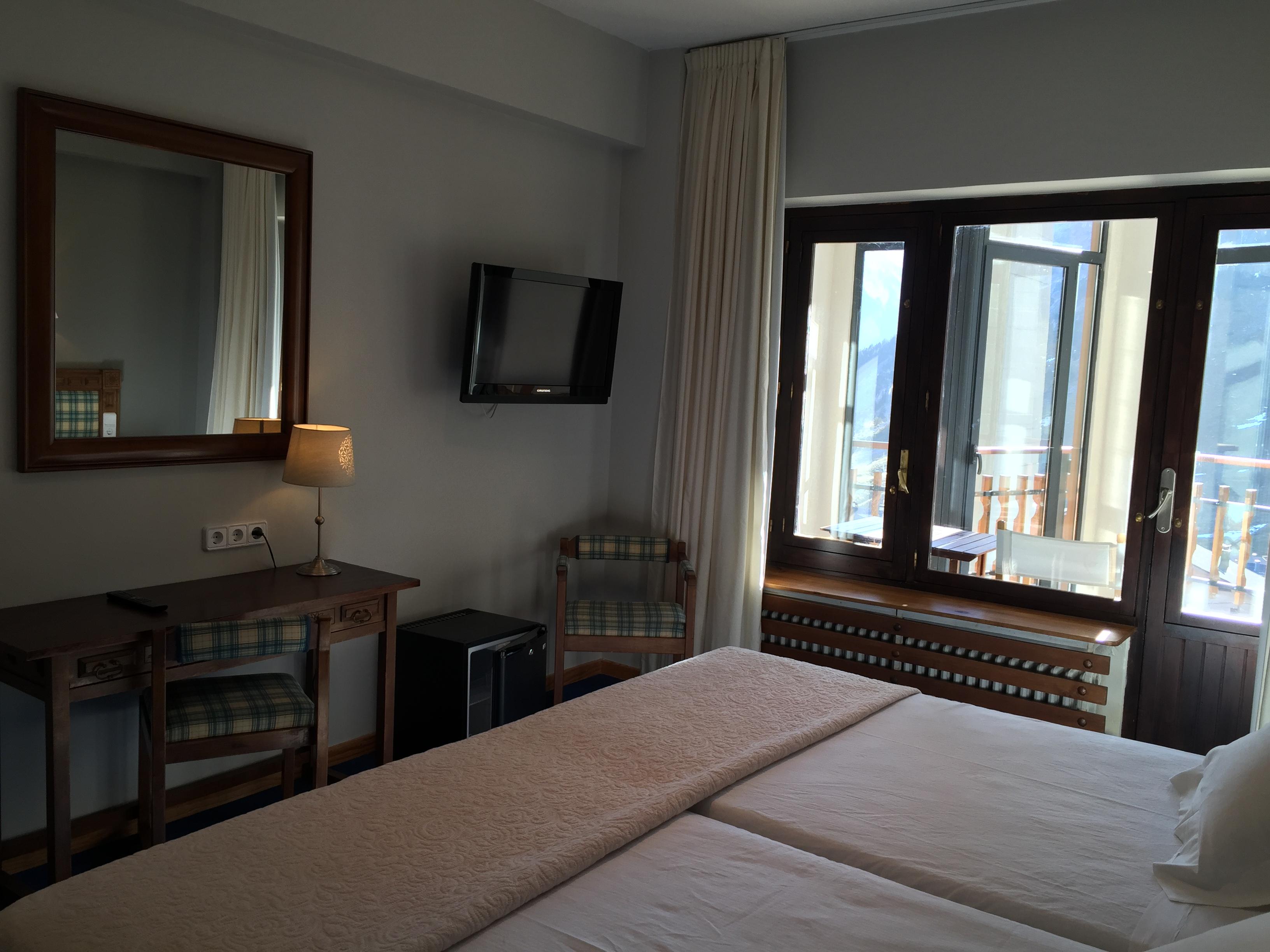 Hotel Edelweiss Candanchú Eksteriør bilde