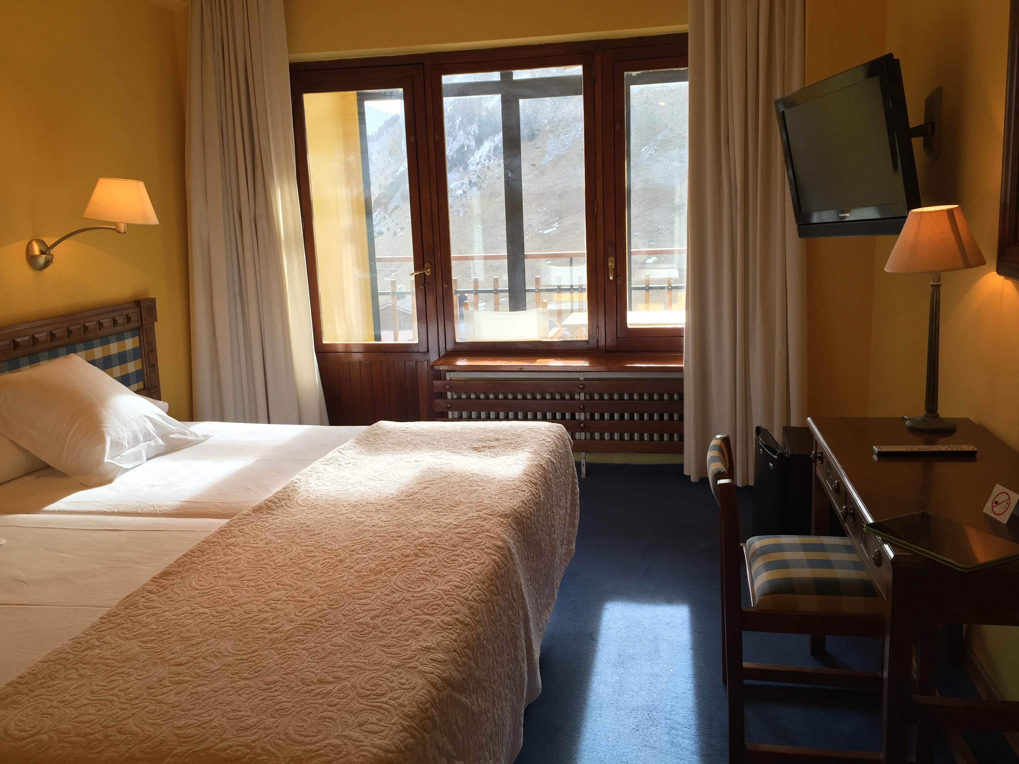 Hotel Edelweiss Candanchú Eksteriør bilde