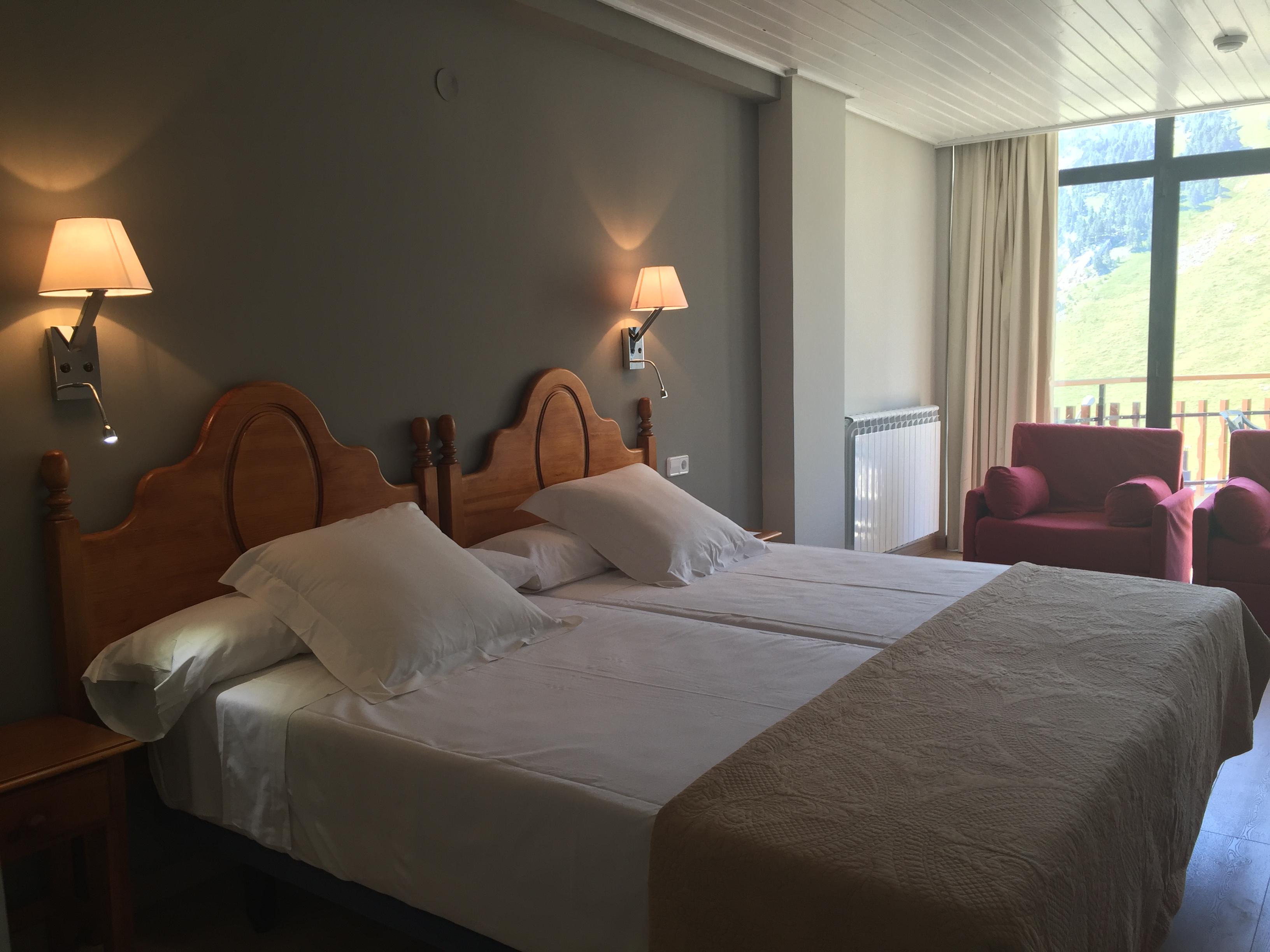 Hotel Edelweiss Candanchú Eksteriør bilde