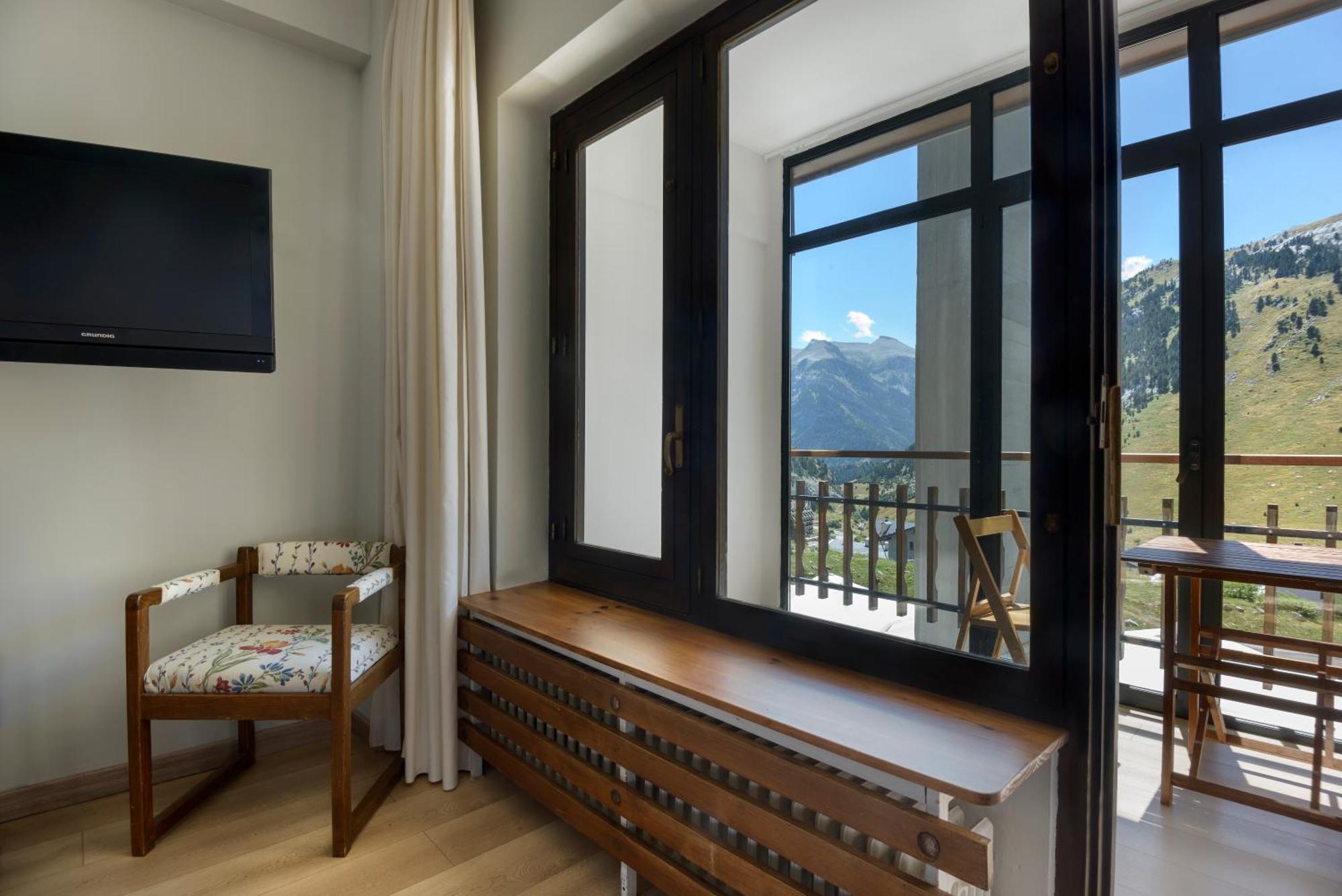 Hotel Edelweiss Candanchú Eksteriør bilde