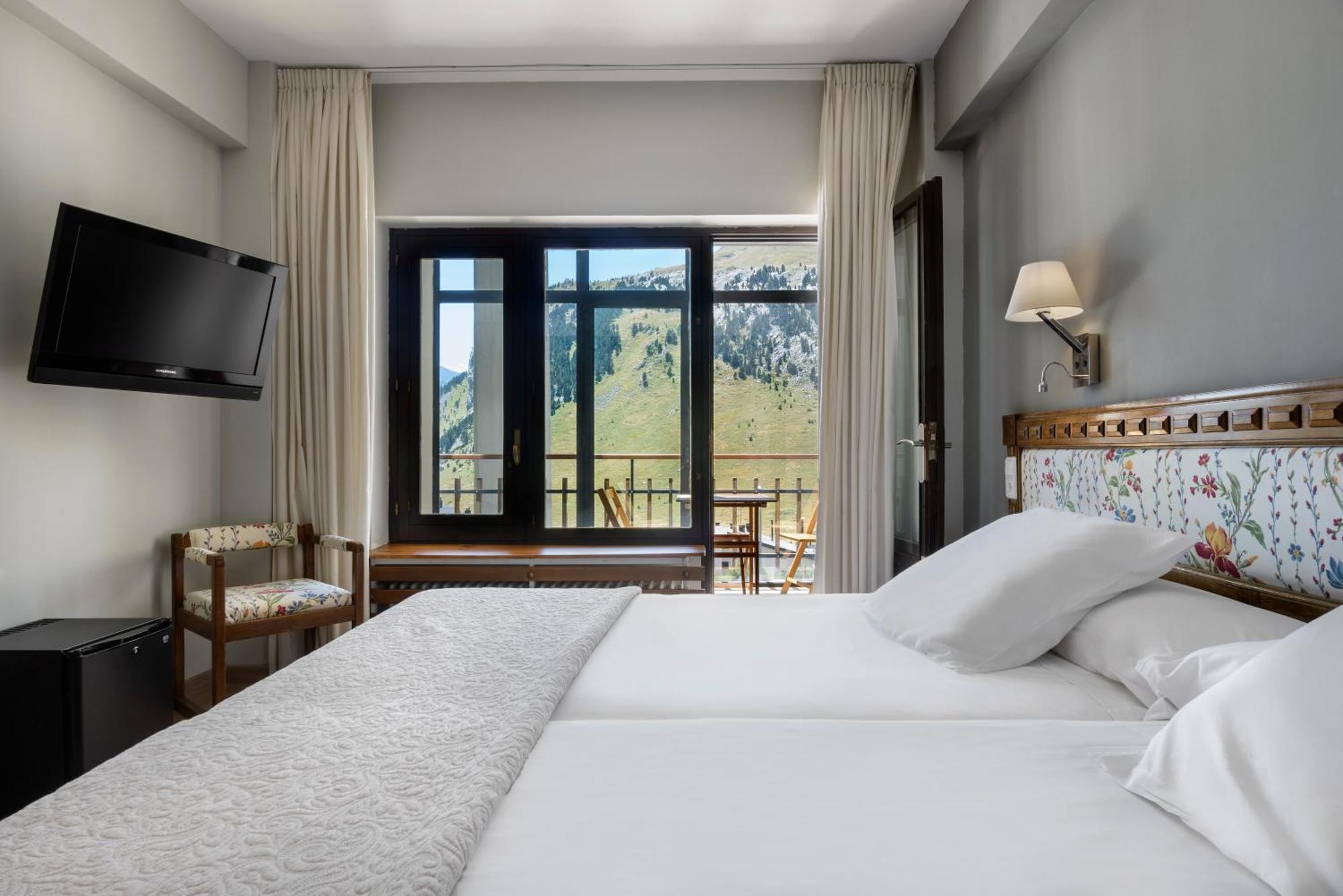 Hotel Edelweiss Candanchú Eksteriør bilde
