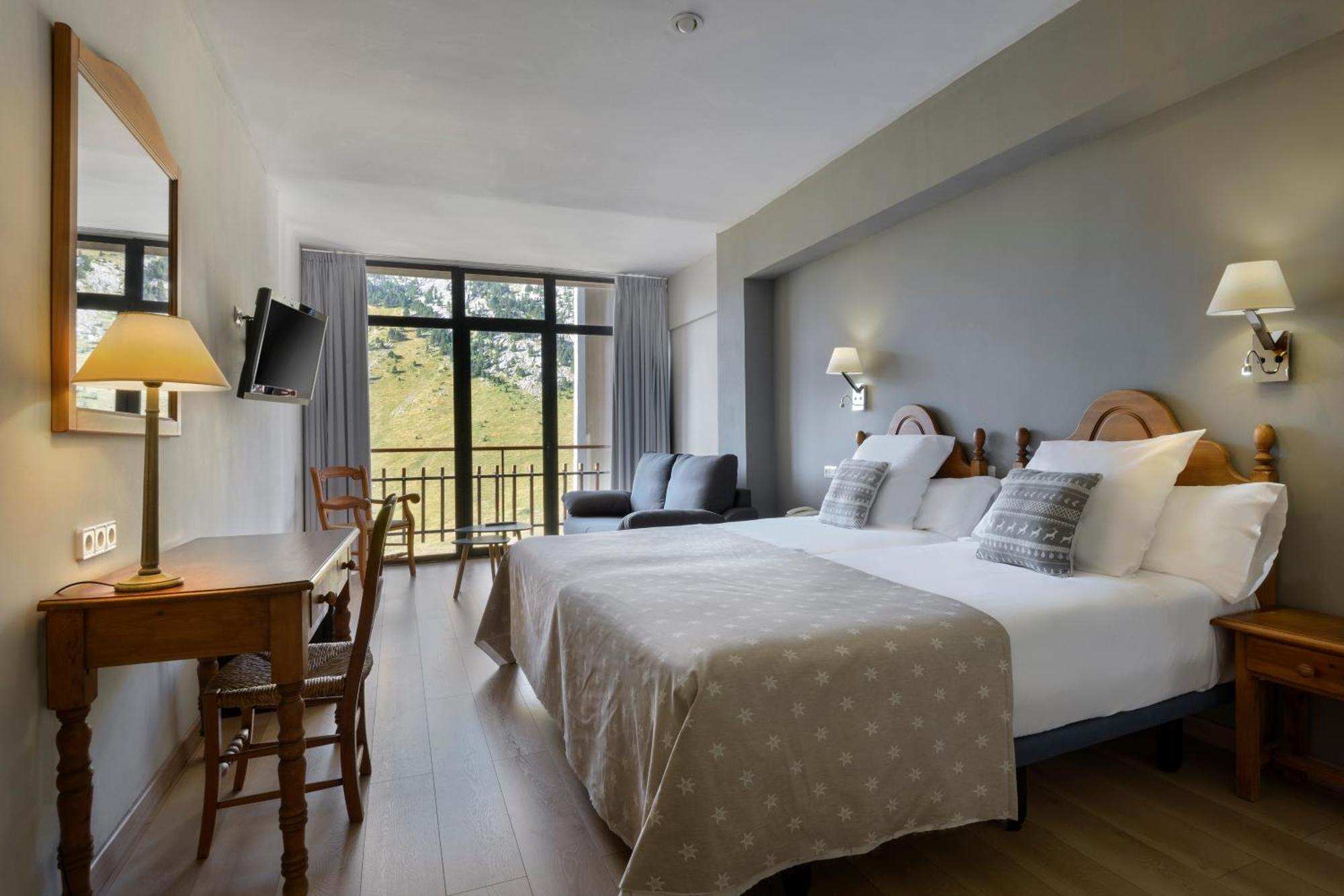 Hotel Edelweiss Candanchú Eksteriør bilde