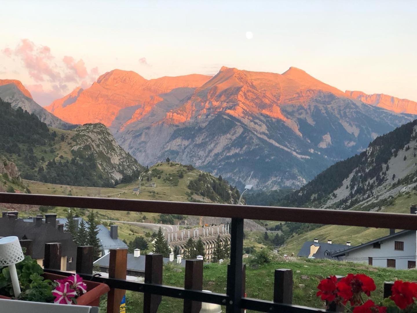 Hotel Edelweiss Candanchú Eksteriør bilde